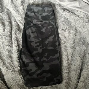 Women’s size Medium camouflaged leggings.